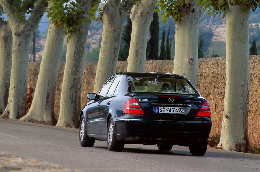  Mercedes-Benz E-Class 2002 года  (фото 104 из 448)